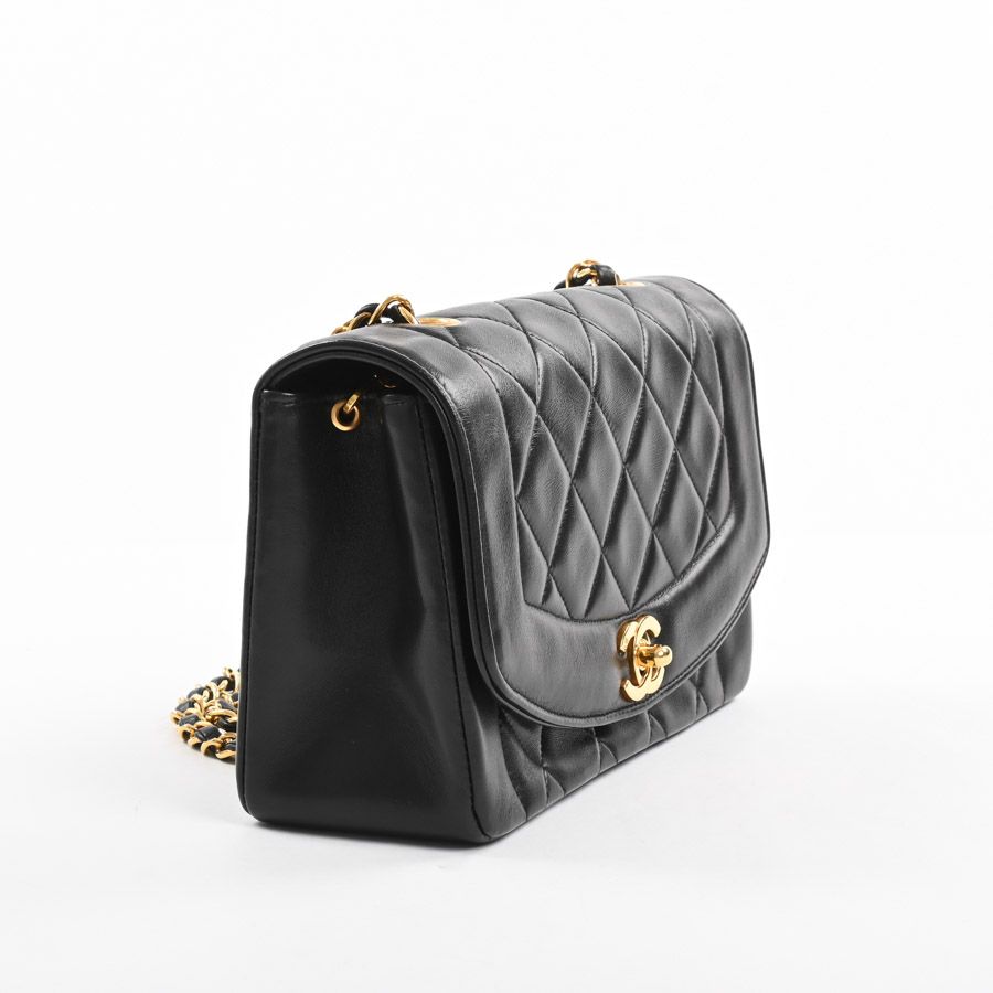 Chanel Shoulder Bag Diana Chain — view 2