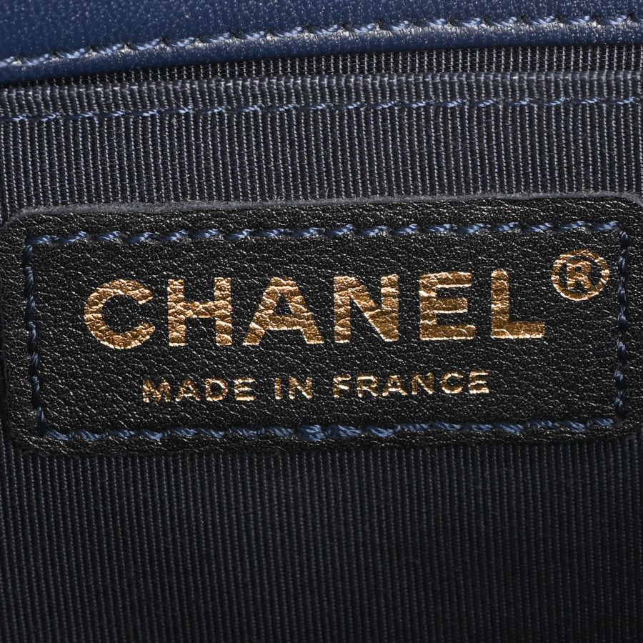 Chanel Shoulder Bag Boy Small — view 6