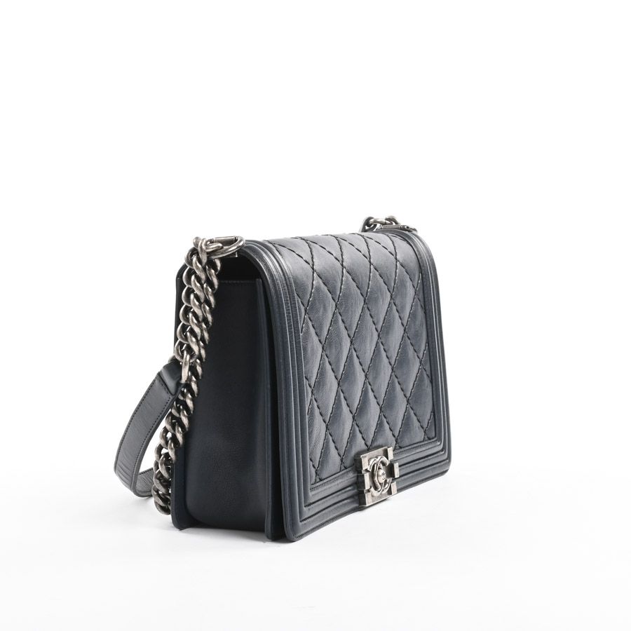 Chanel Shoulder Bag Boy Large — view 2