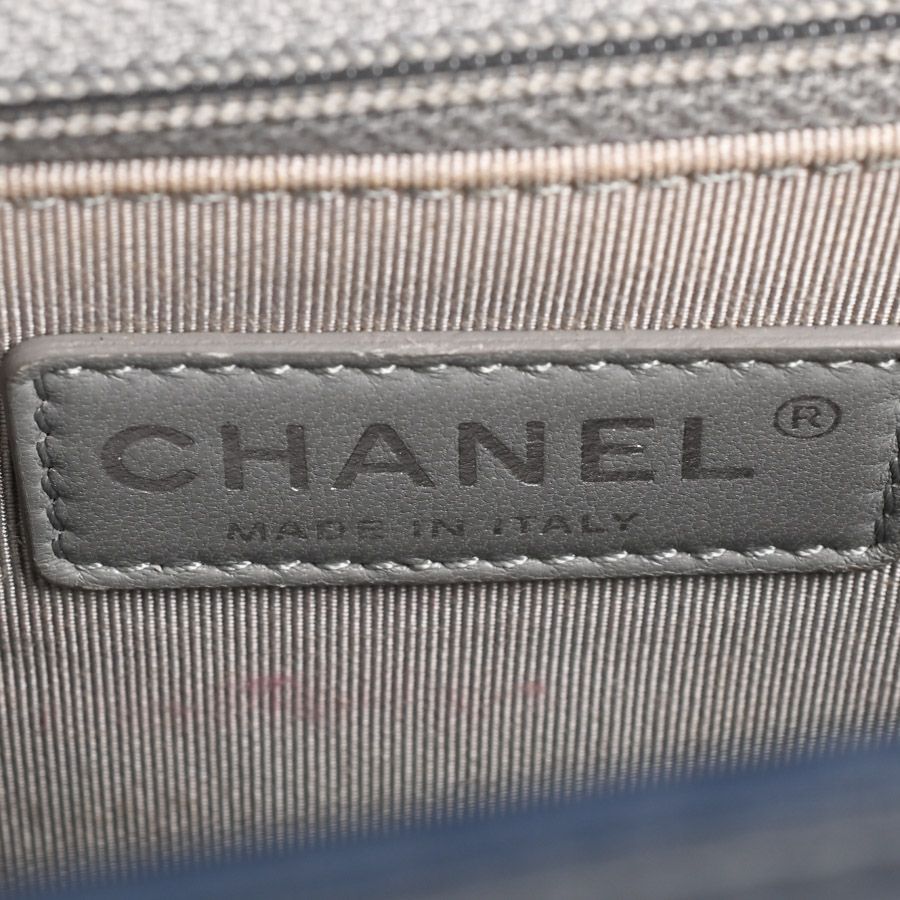 Chanel Shoulder Bag Boy Large — view 6