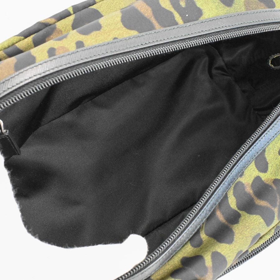 Prada Clutch Green — view 4