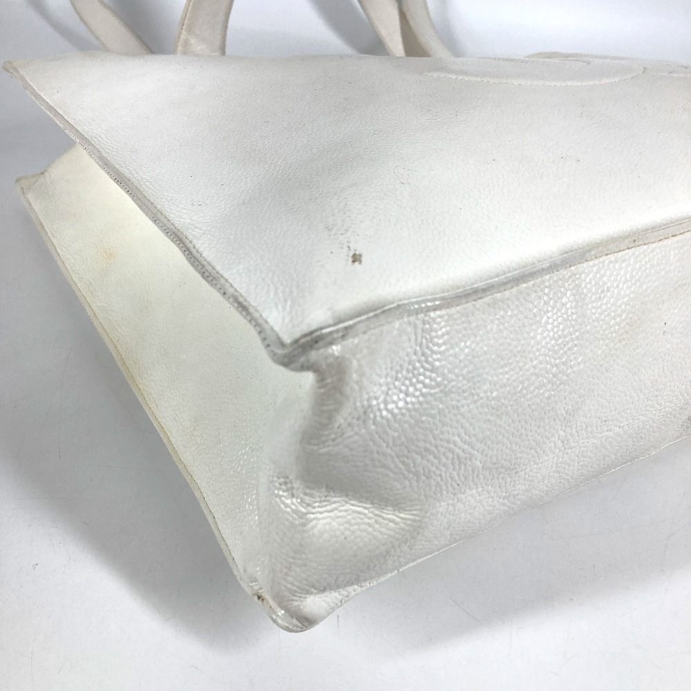 Chanel Shoulder Bag Logo CC Caviar Leather White — view 5