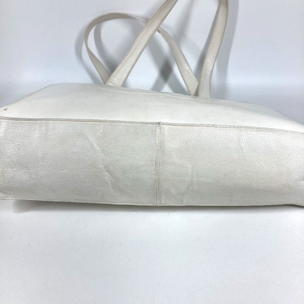 Chanel Shoulder Bag Logo CC Caviar Leather White — view 6