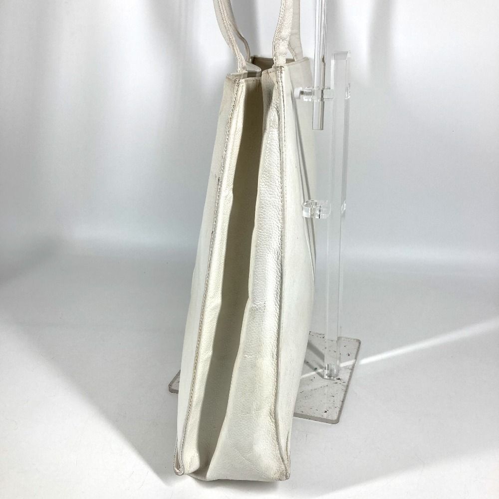 Chanel Shoulder Bag Logo CC Caviar Leather White — view 3
