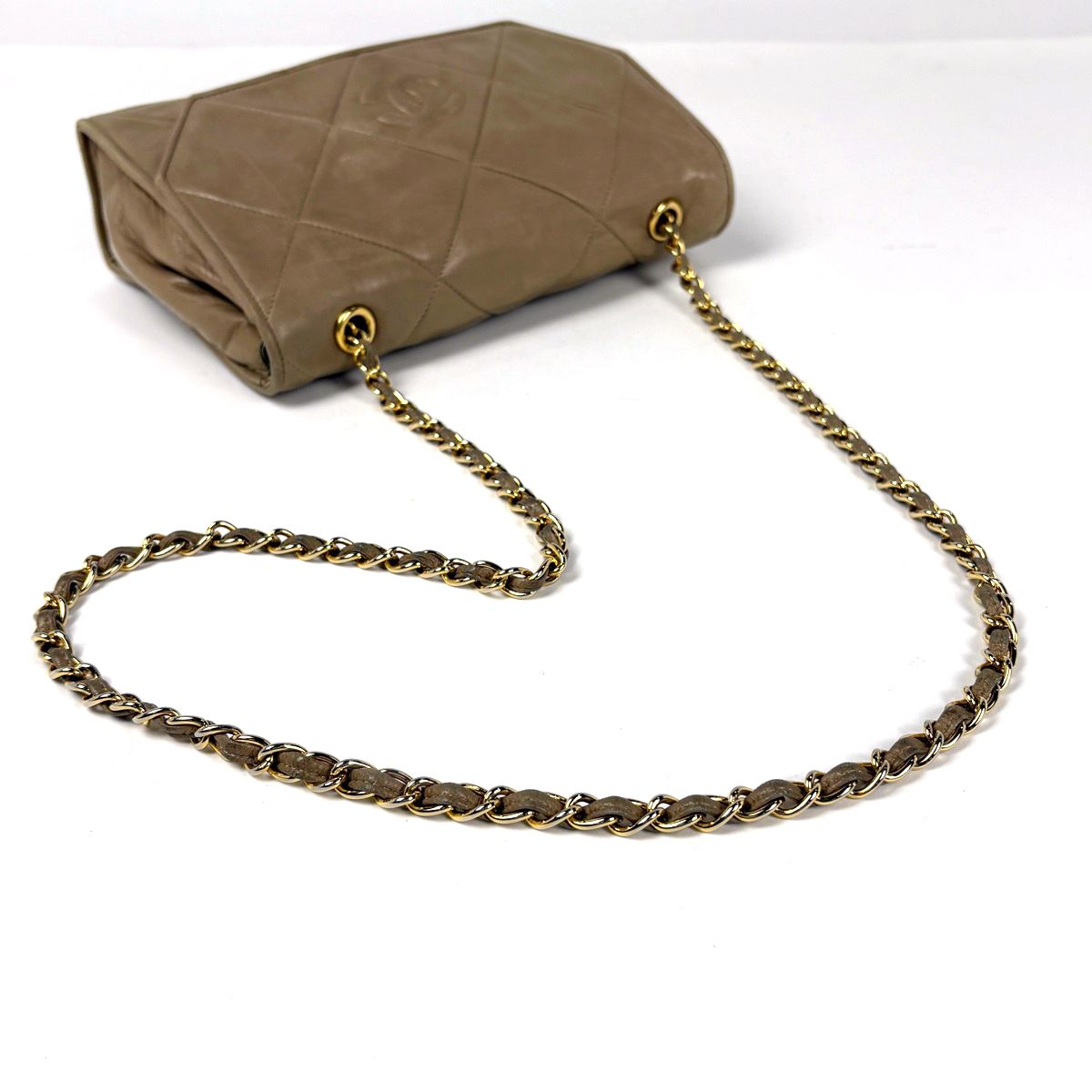 Chanel CC Logo Chain Shoulder Bag Quilted Leather Beige — view 7