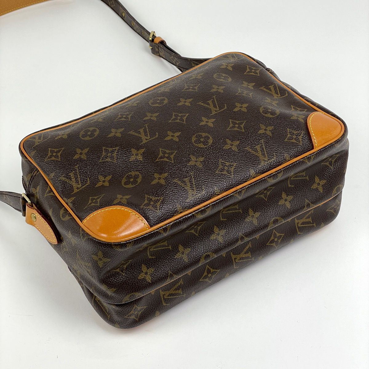 Louis Vuitton Nile Shoulder Bag Monogram Brown — view 2