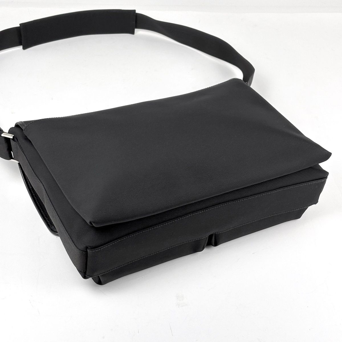 Gucci Logo Shoulder Bag Nylon Black — view 2
