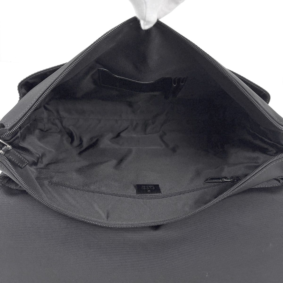 Gucci Logo Shoulder Bag Nylon Black — view 8
