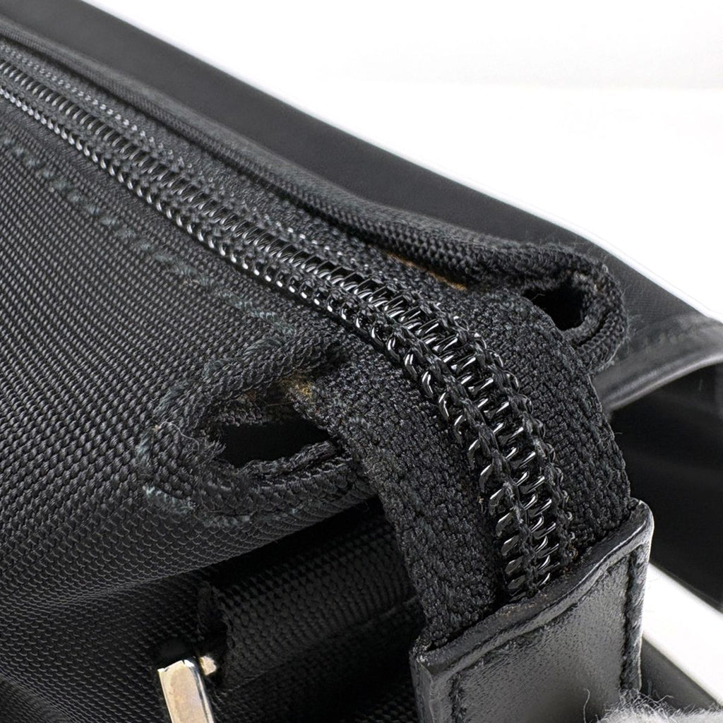 Gucci Logo Shoulder Bag Nylon Black — view 6