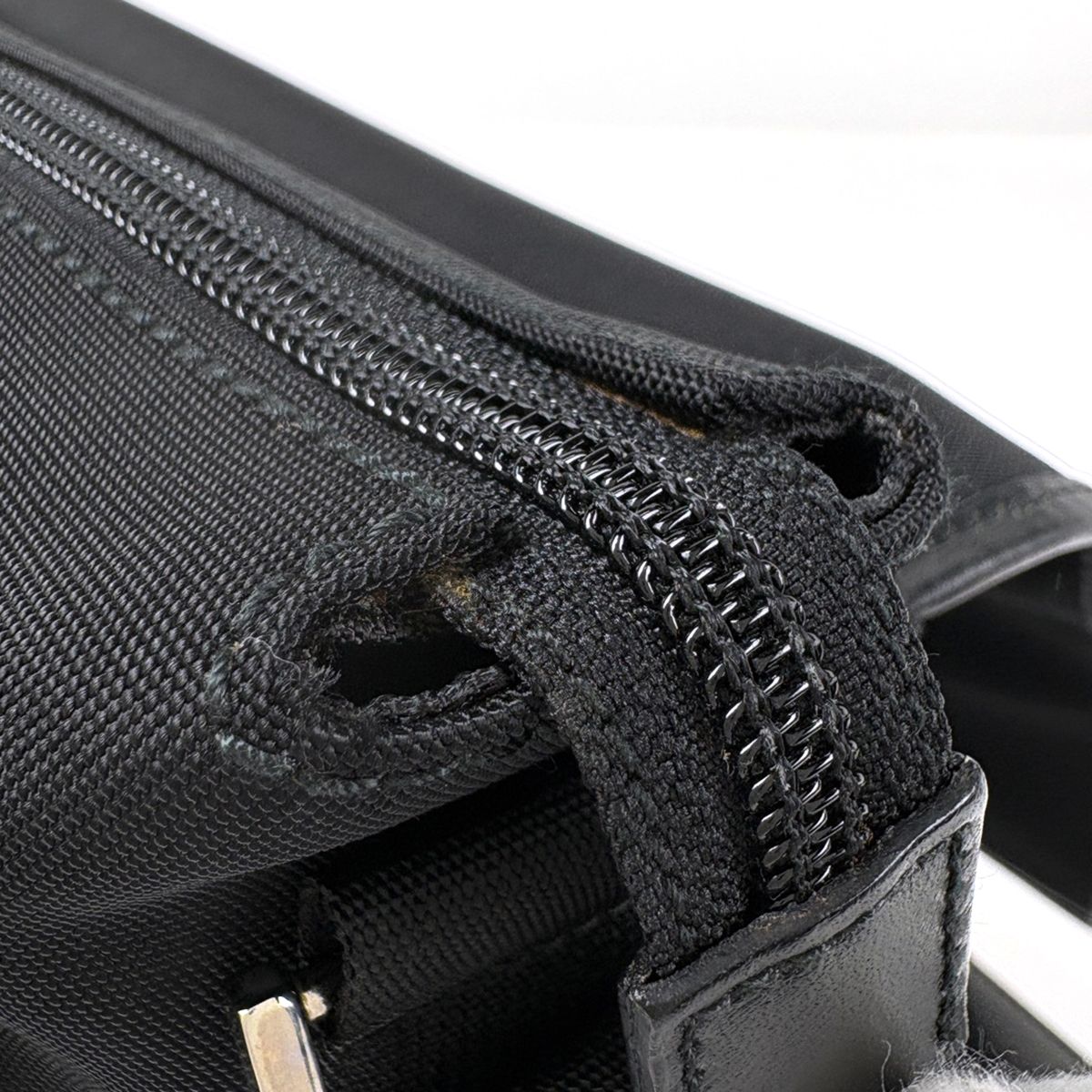 Gucci Logo Shoulder Bag Nylon Black — view 6