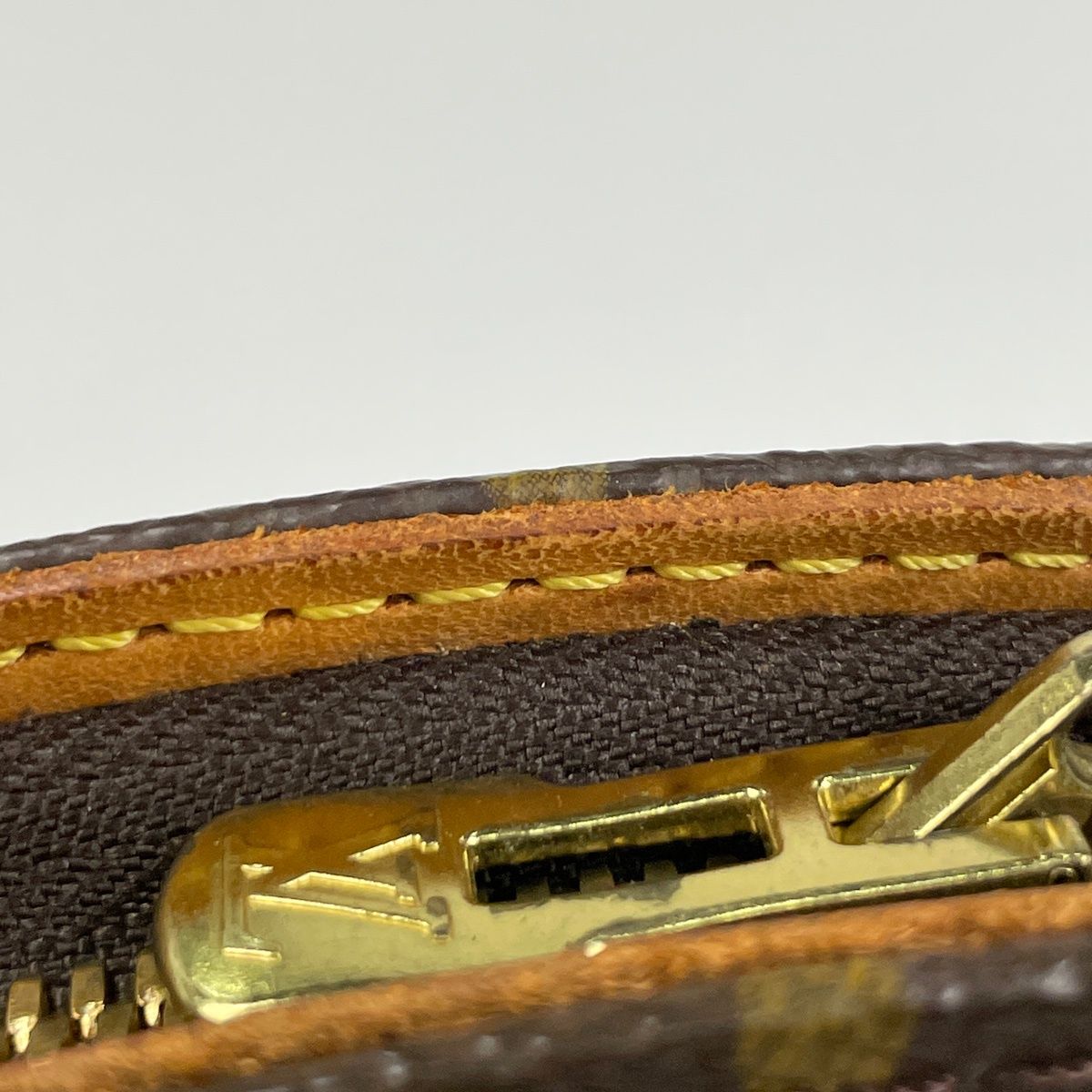 Louis Vuitton Ellipse MM Handbag Monogram Brown — view 5