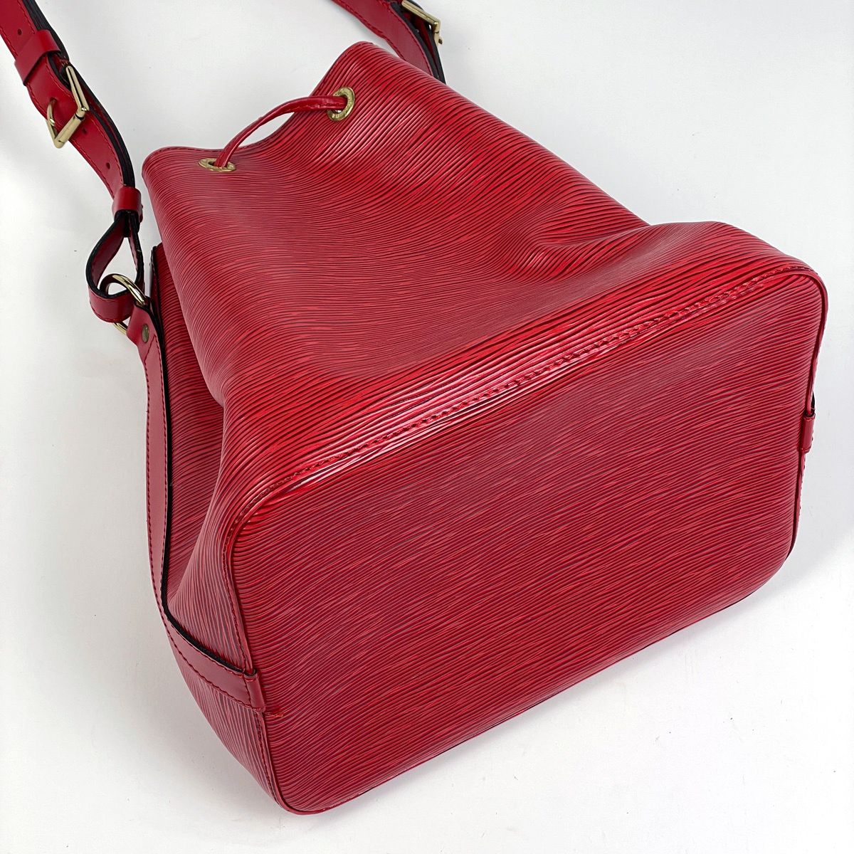 Louis Vuitton Petit Noe Shoulder Drawstring Bag Epi Castilian — view 2