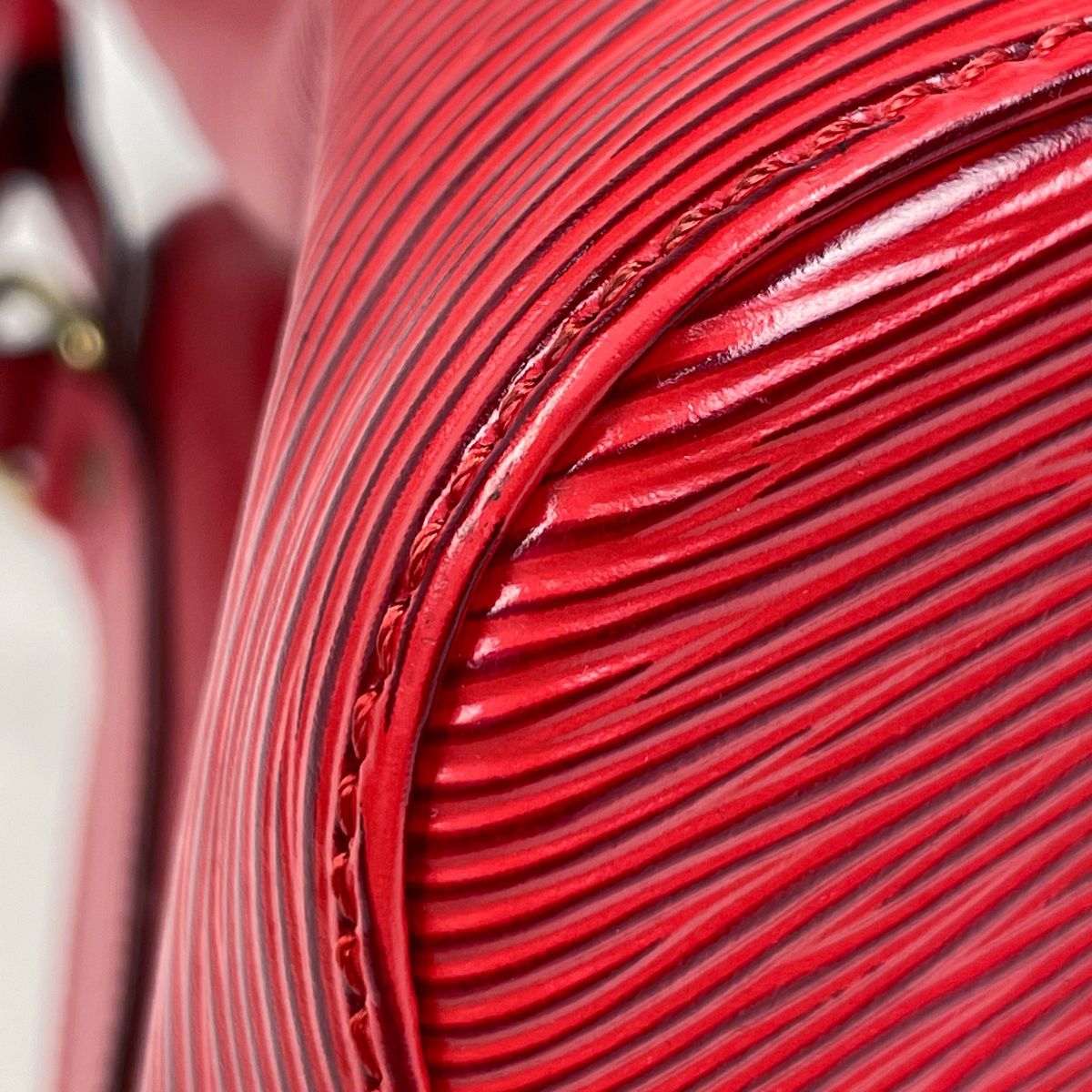 Louis Vuitton Petit Noe Shoulder Drawstring Bag Epi Castilian — view 3