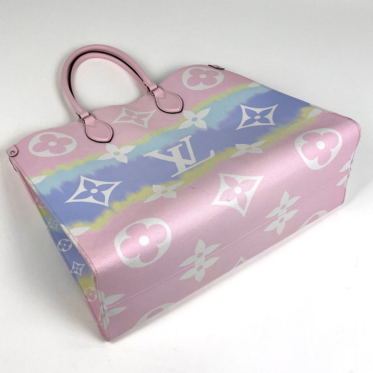 Louis Vuitton On The Go GM LV Escale Tote Monogram Giant Pastel — view 2