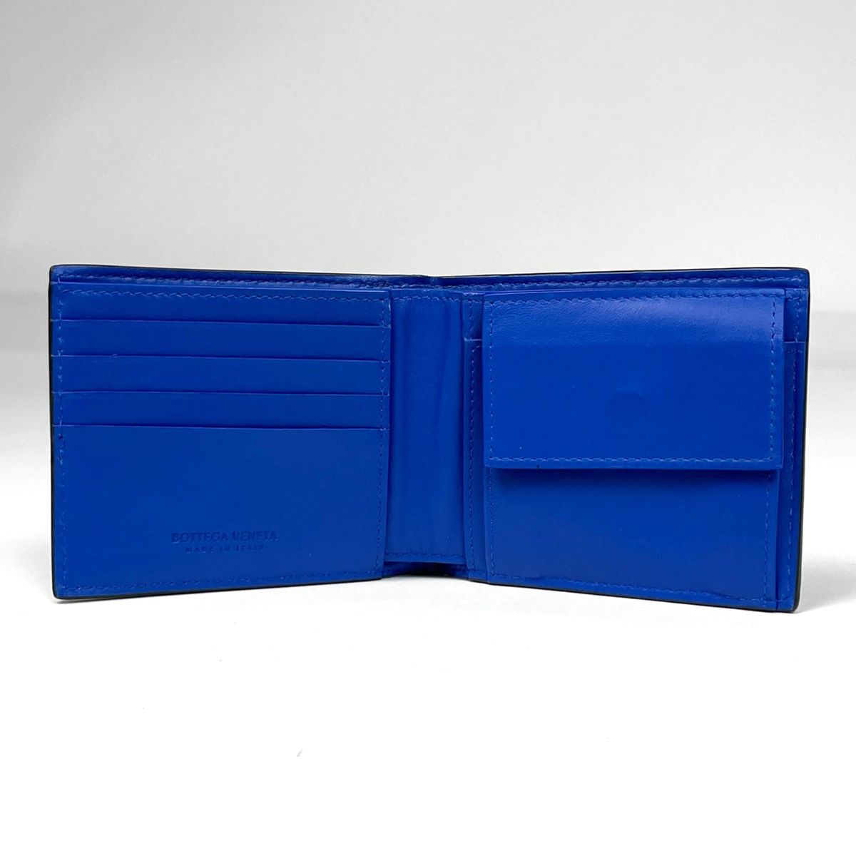 Bottega Veneta Intrecciato Bifold Wallet Bicolor Leather Black Blue — view 8