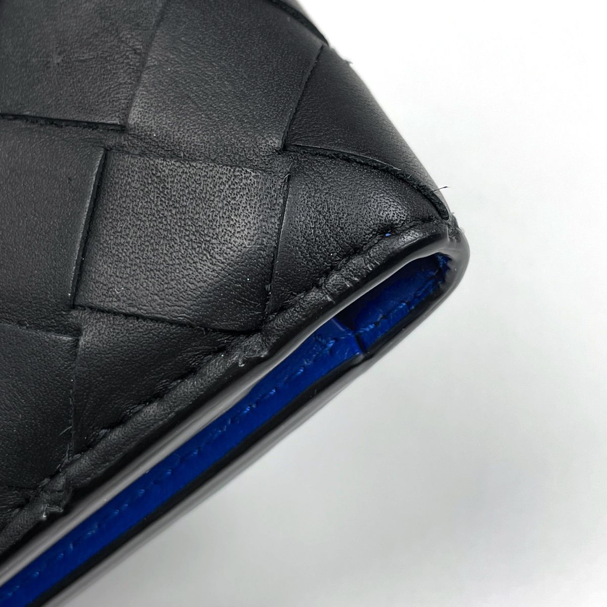 Bottega Veneta Intrecciato Bifold Wallet Bicolor Leather Black Blue — view 3