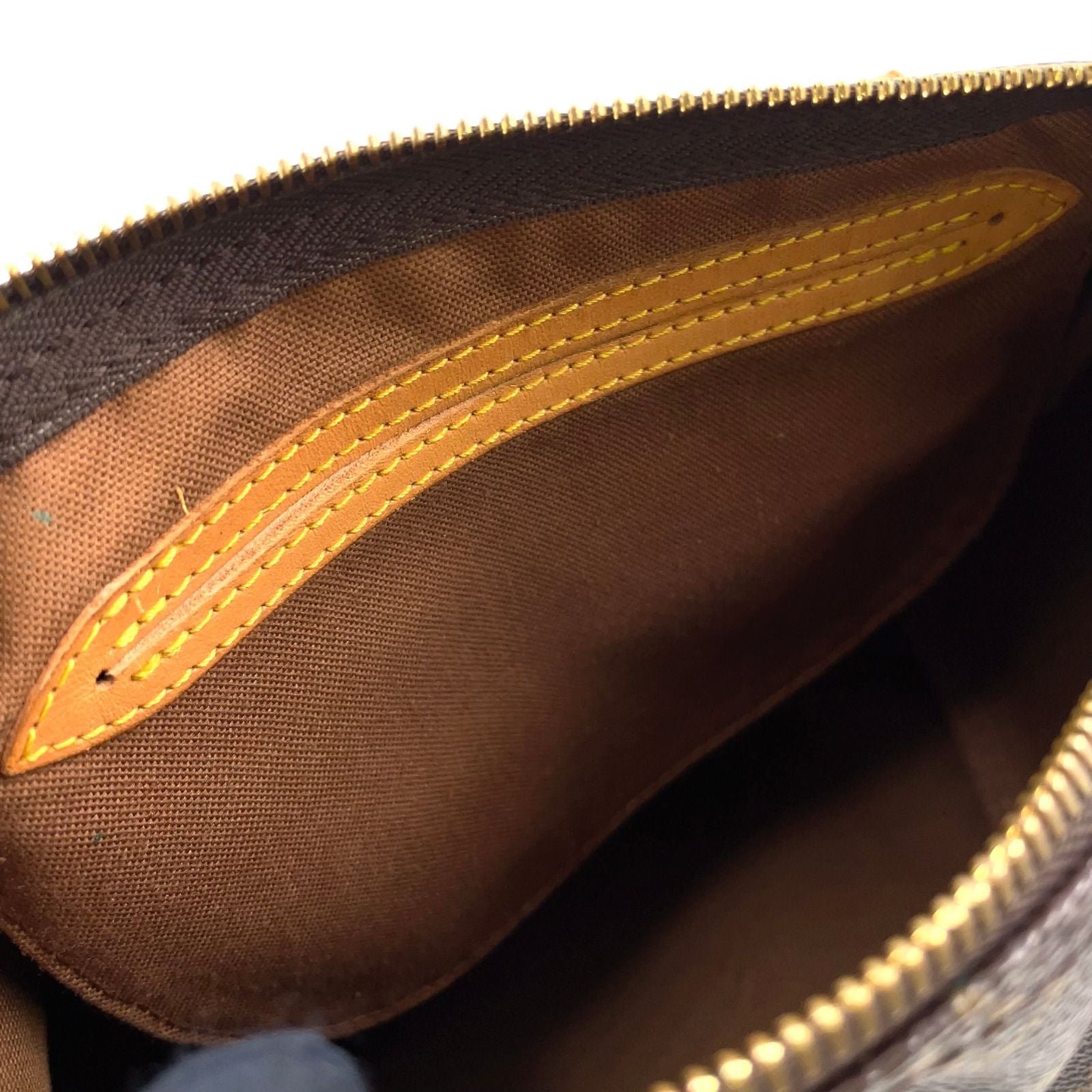 Louis Vuitton Speedy 25 Vintage Handbag — view 6