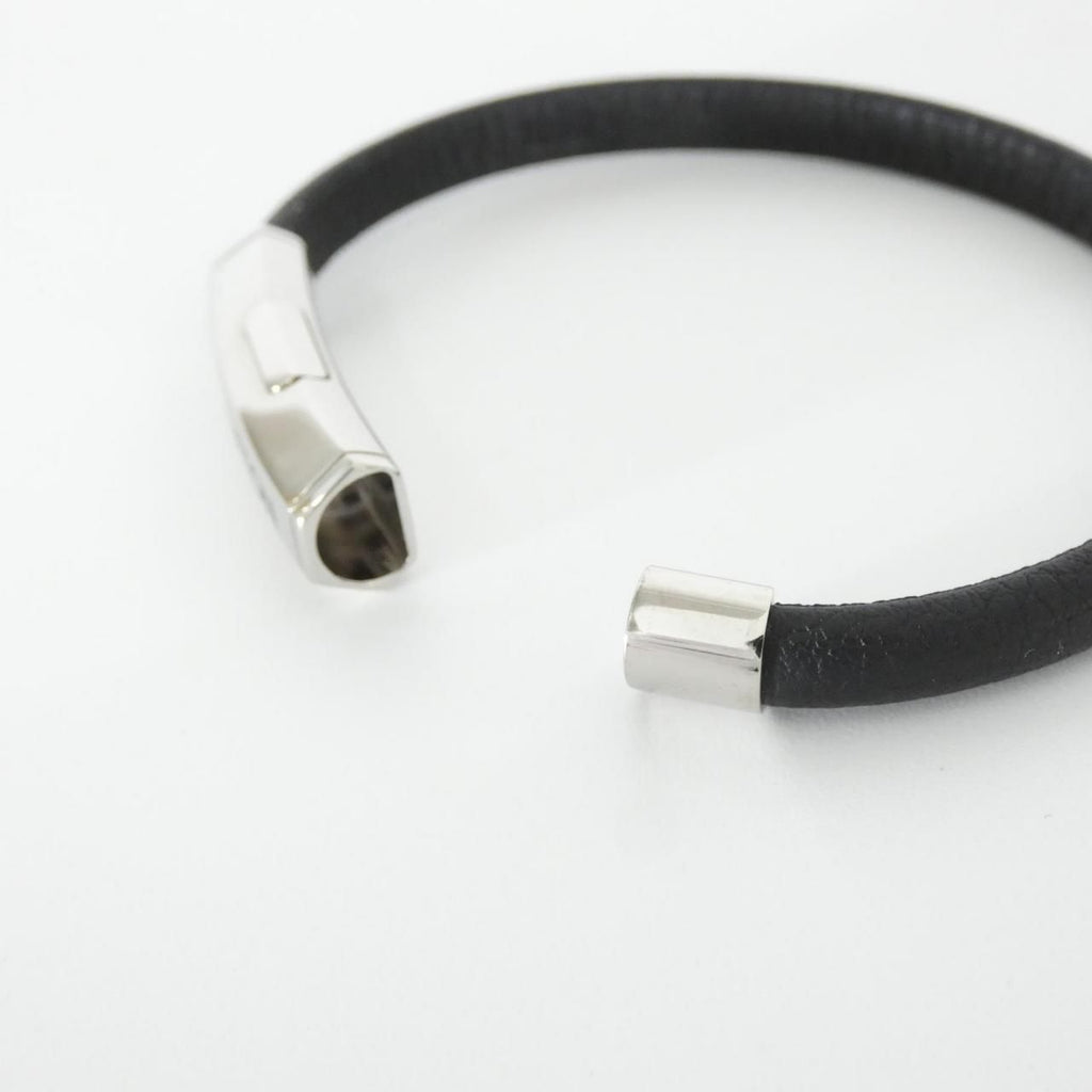 Louis Vuitton Clip It Bracelet — view 3