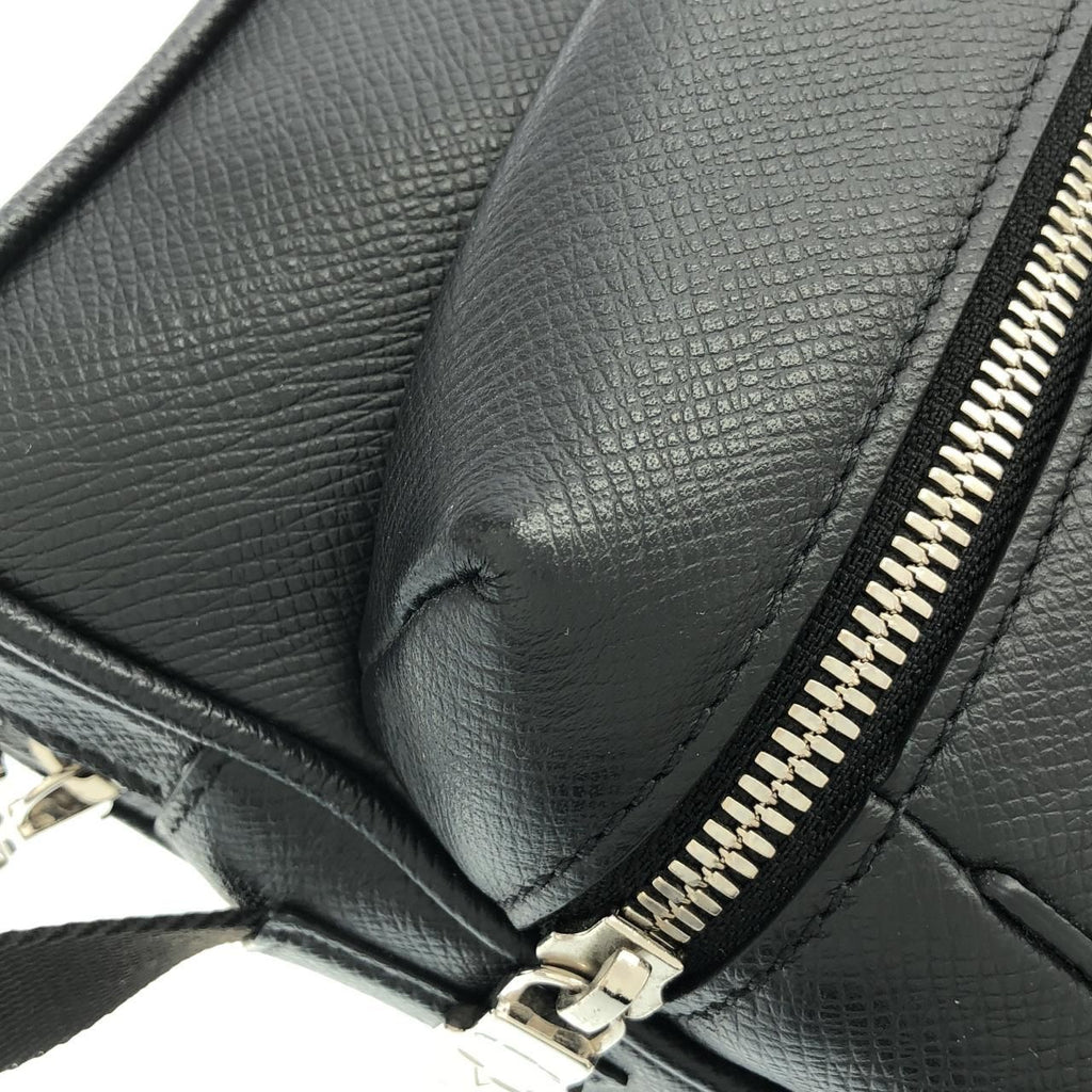 Louis Vuitton Taiga Bum Bag Outdoor — view 7
