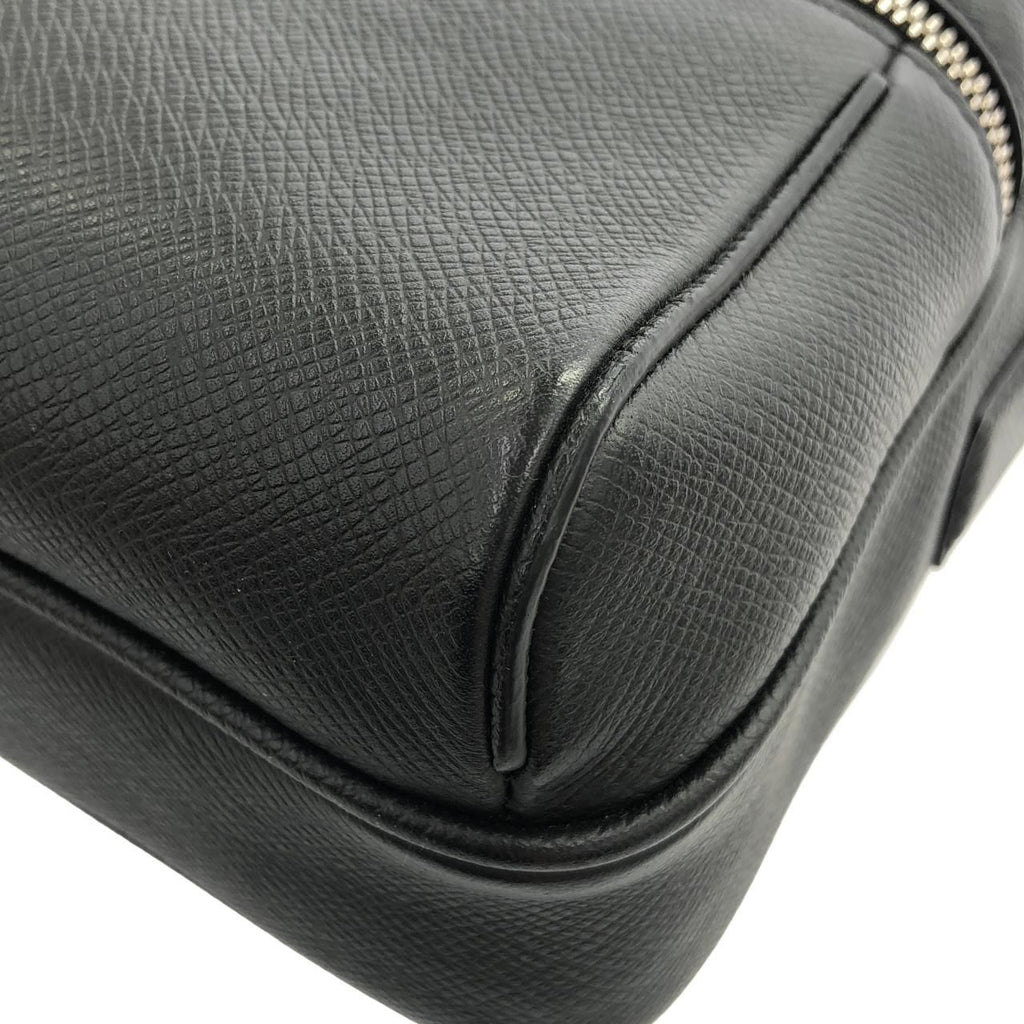 Louis Vuitton Taiga Bum Bag Outdoor — view 6