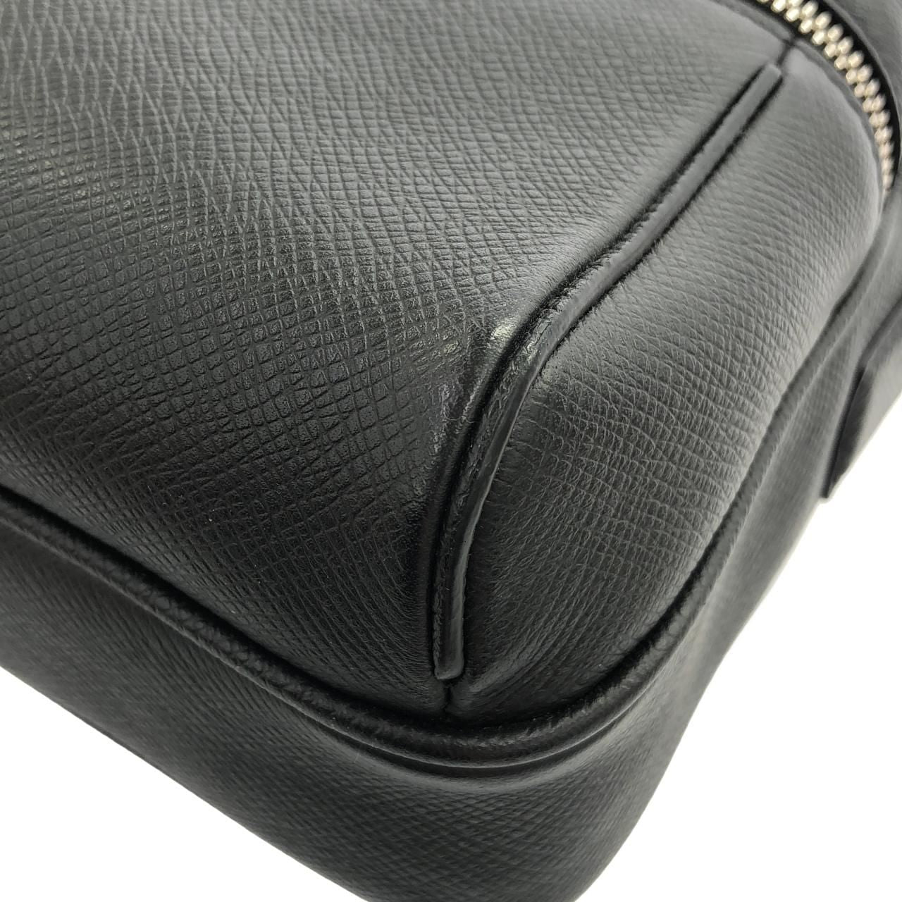 Louis Vuitton Taiga Bum Bag Outdoor — view 6