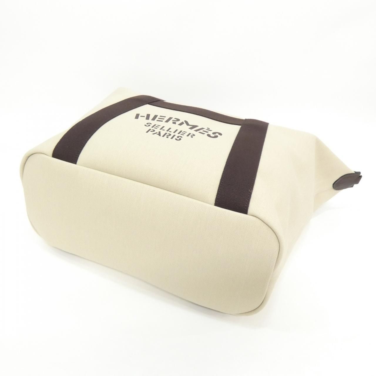Hermes Gloom Bag Handbag Beige — view 3