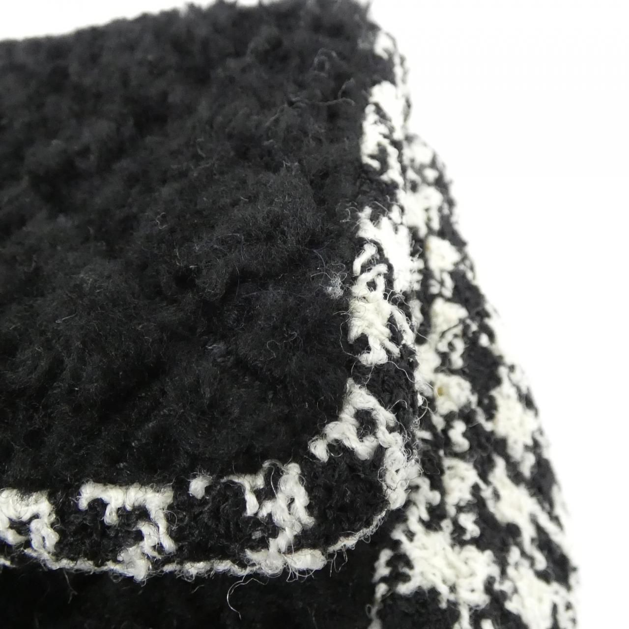 Chanel Shoulder Bag Black — view 4