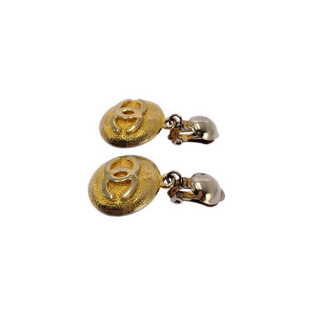 Chanel Vintage CC Logo Swing Earrings Gold — view 3