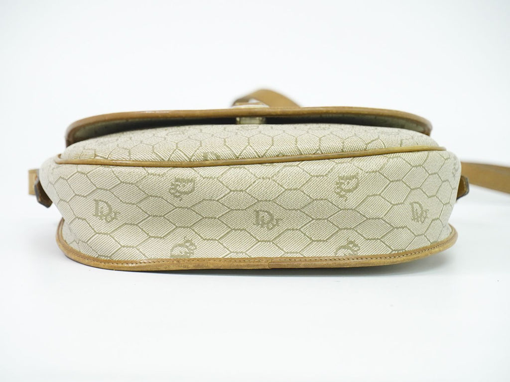 Dior Honeycomb Pattern Shoulder Bag Pochette Beige — view 3