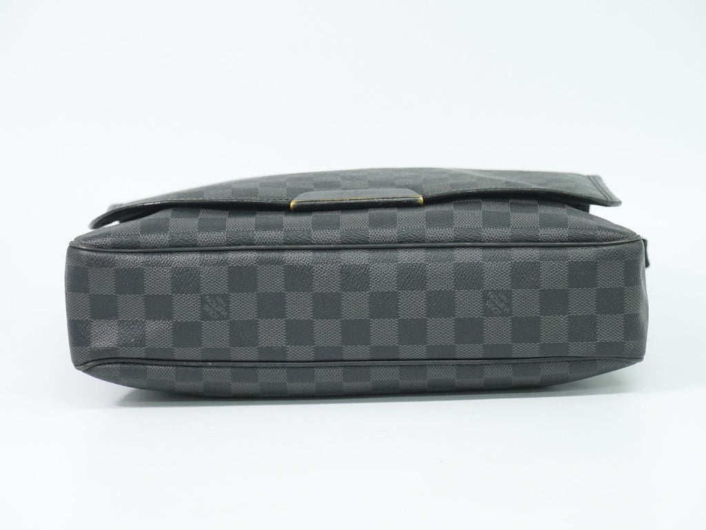 Louis Vuitton LV Daniel MM Damier Graphite Shoulder Bag Black Gray — view 3
