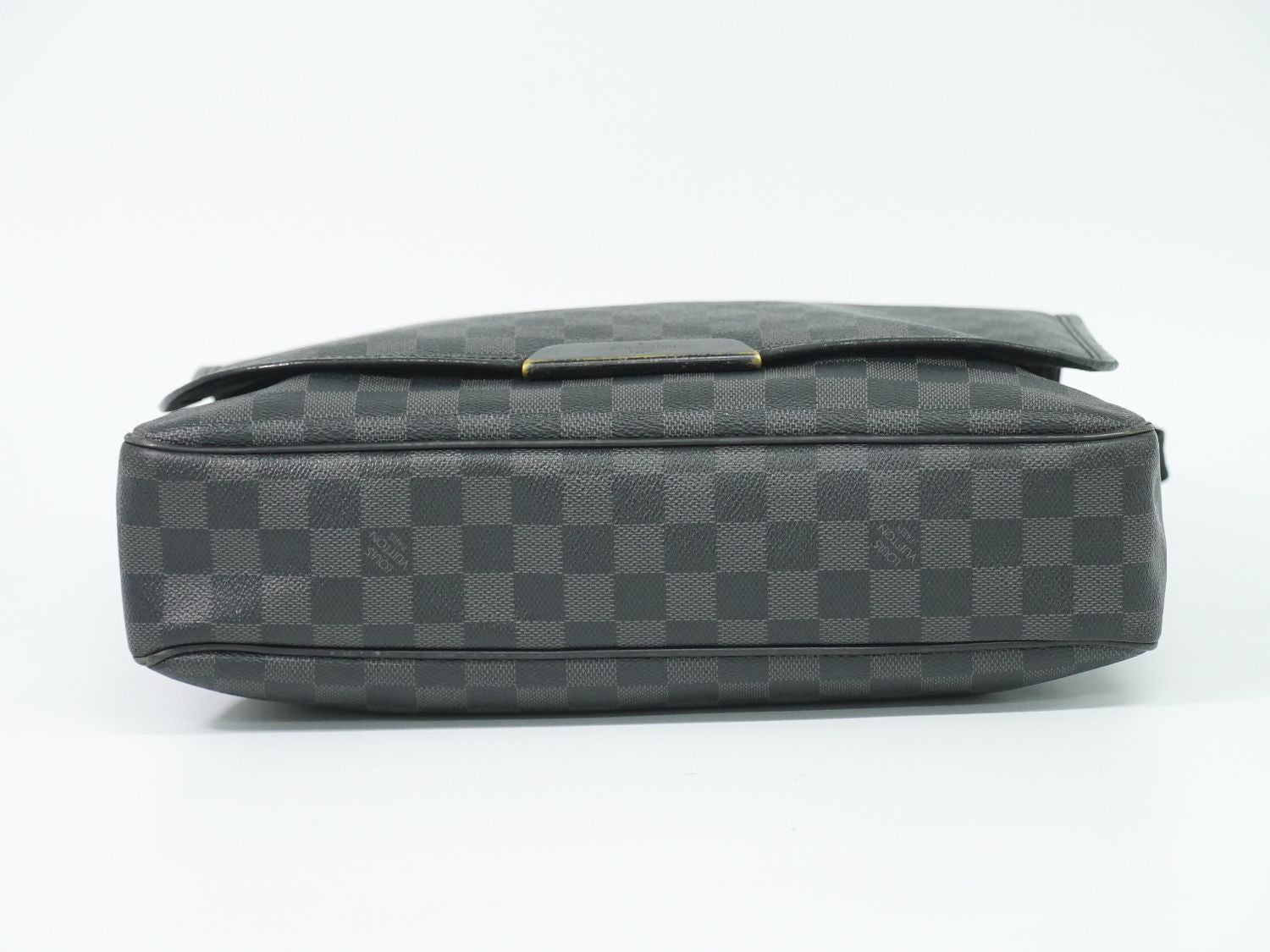 Louis Vuitton LV Daniel MM Damier Graphite Shoulder Bag Black Gray — view 3