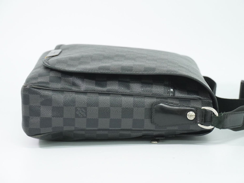 Louis Vuitton LV Daniel MM Damier Graphite Shoulder Bag Black Gray — view 4