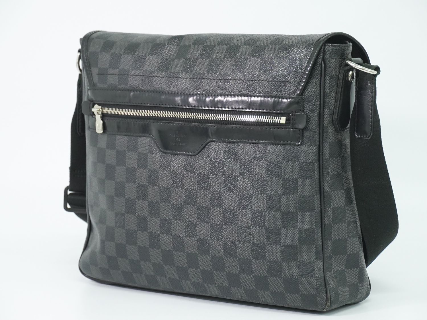 Louis Vuitton LV Daniel MM Damier Graphite Shoulder Bag Black Gray — view 2
