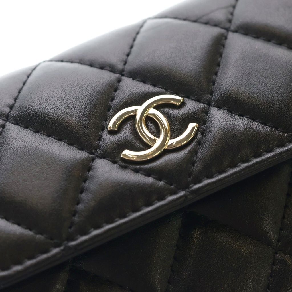 Chanel Quilted CC Logo Lambskin Gold Faux Pearl Chain Wallet Shoulder Bag Black — view 7
