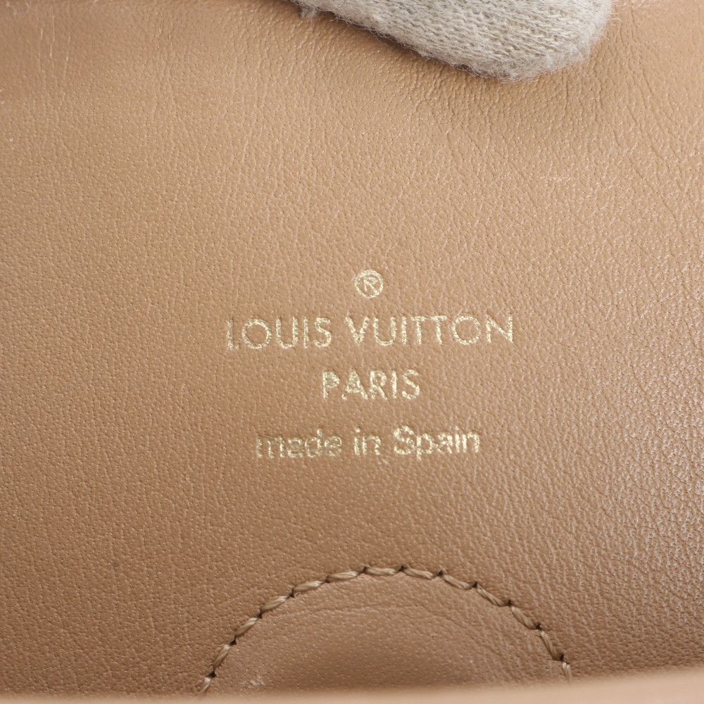 Louis Vuitton Monogram Tui Roulis Besace Leather Shoulder Bag Hand — view 9