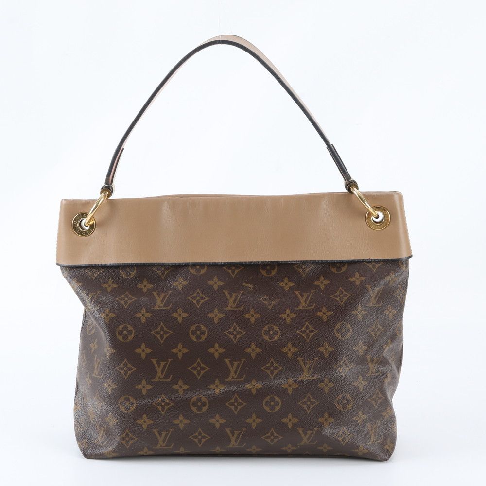 Louis Vuitton Monogram Tui Roulis Besace Leather Shoulder Bag Hand — view 3
