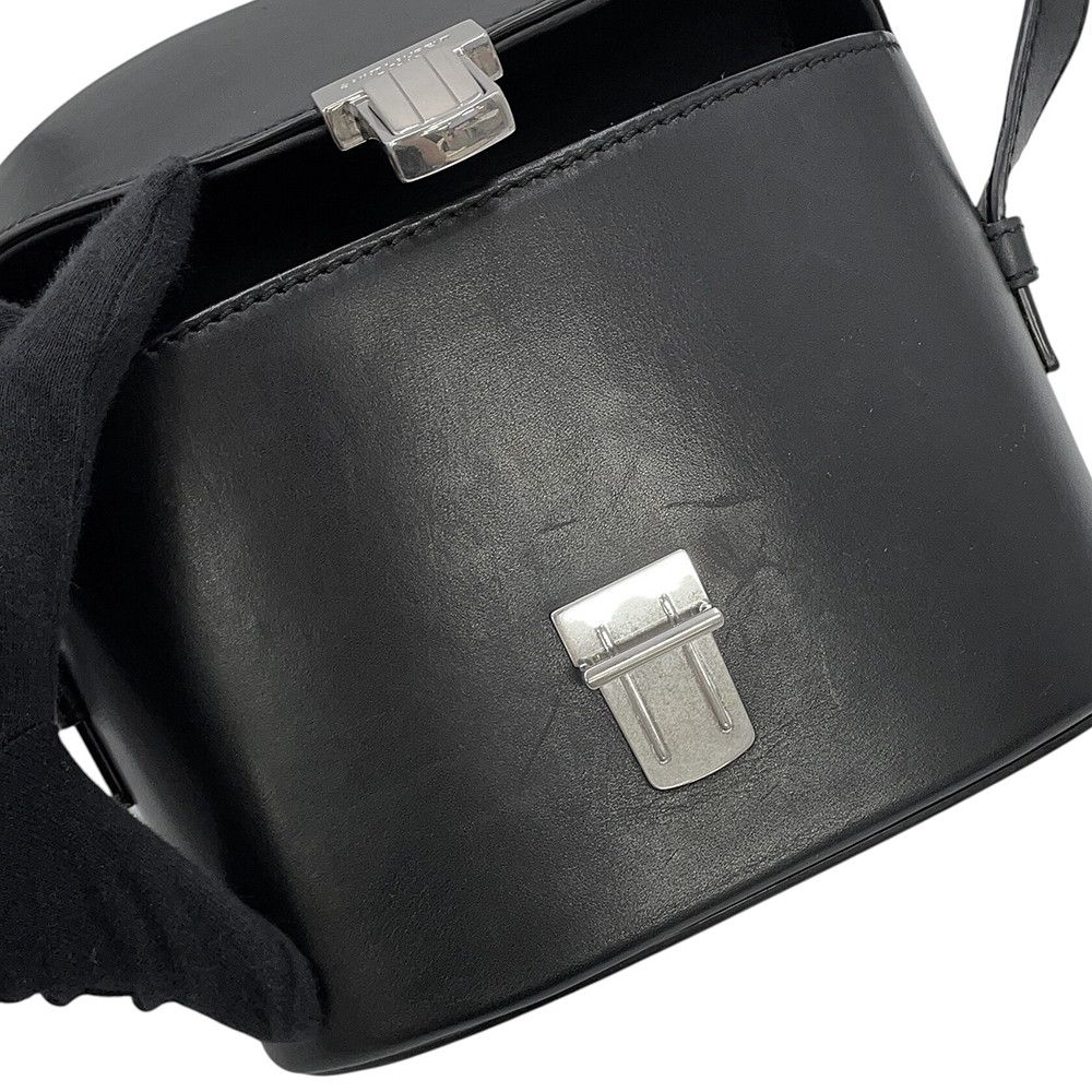 Saint Laurent Paris Shoulder Bag Tuc Box Leather Black — view 8