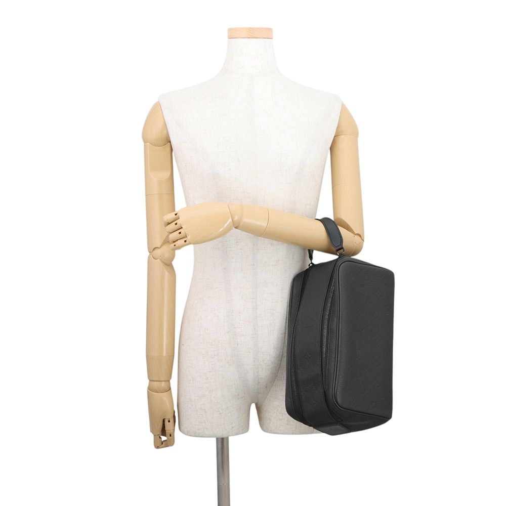 Louis Vuitton Clutch Monogram Taurillon Dopp Kit Pouch Handbag Black — view 4