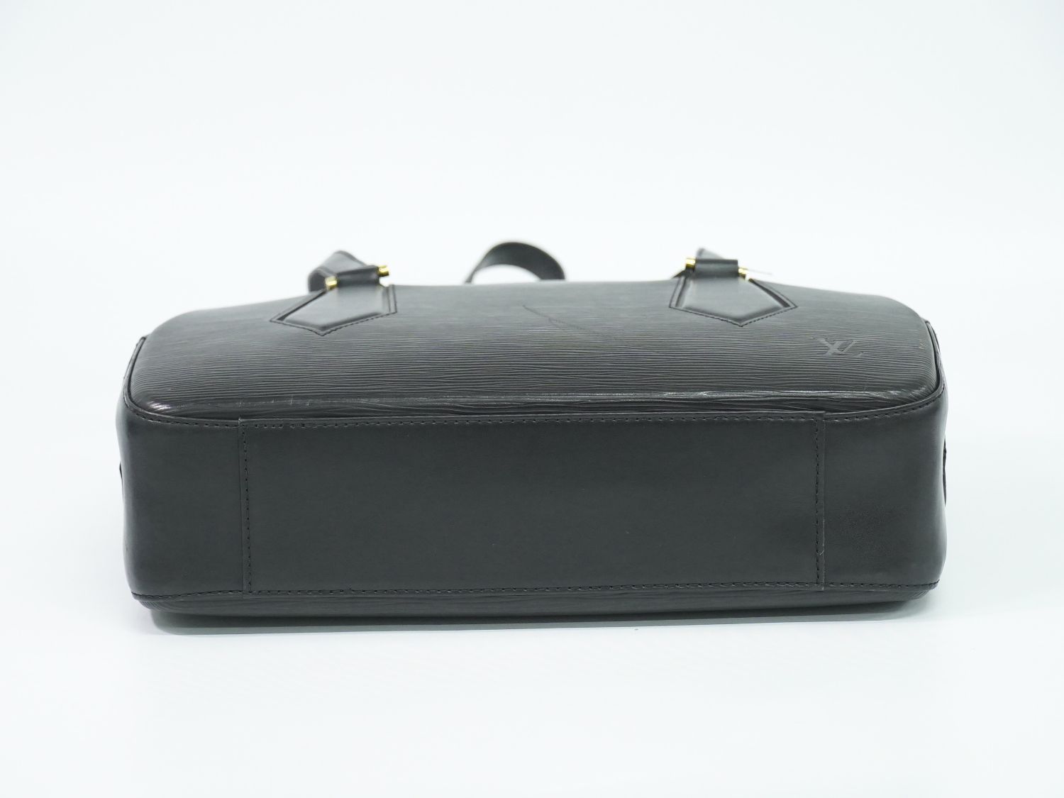 Louis Vuitton LV Voltaire Epi Leather Shoulder Bag Noir Black — view 3