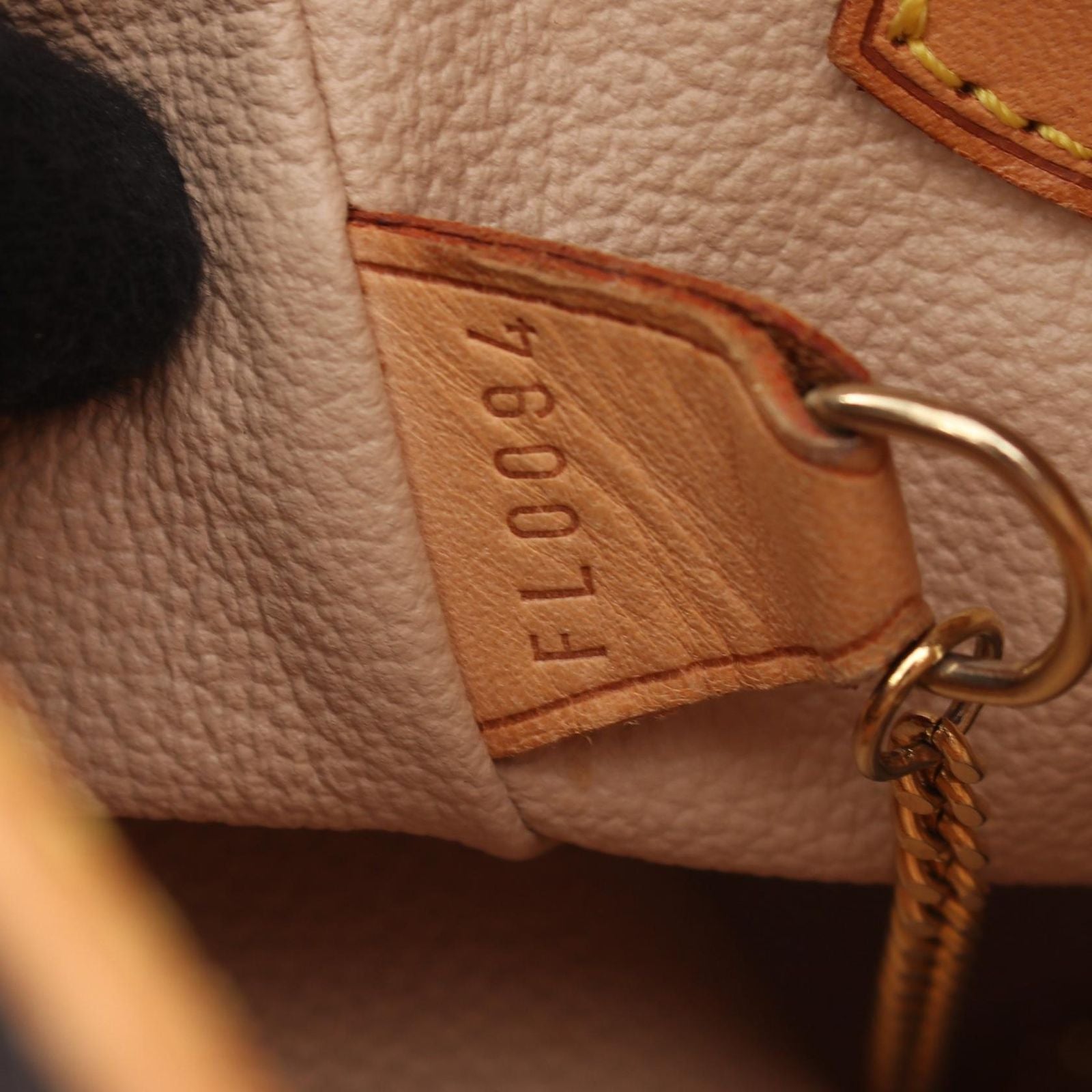 Louis Vuitton Handbag Bucket PM Canvas Leather — view 5