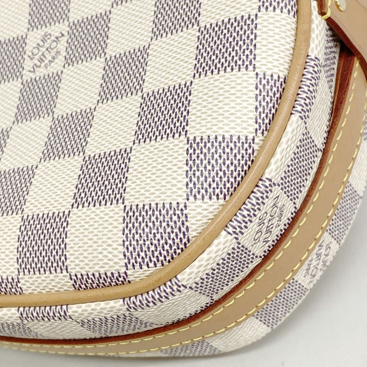 Louis Vuitton Shoulder Bag Damier Azur Boite Chapel PM White — view 6