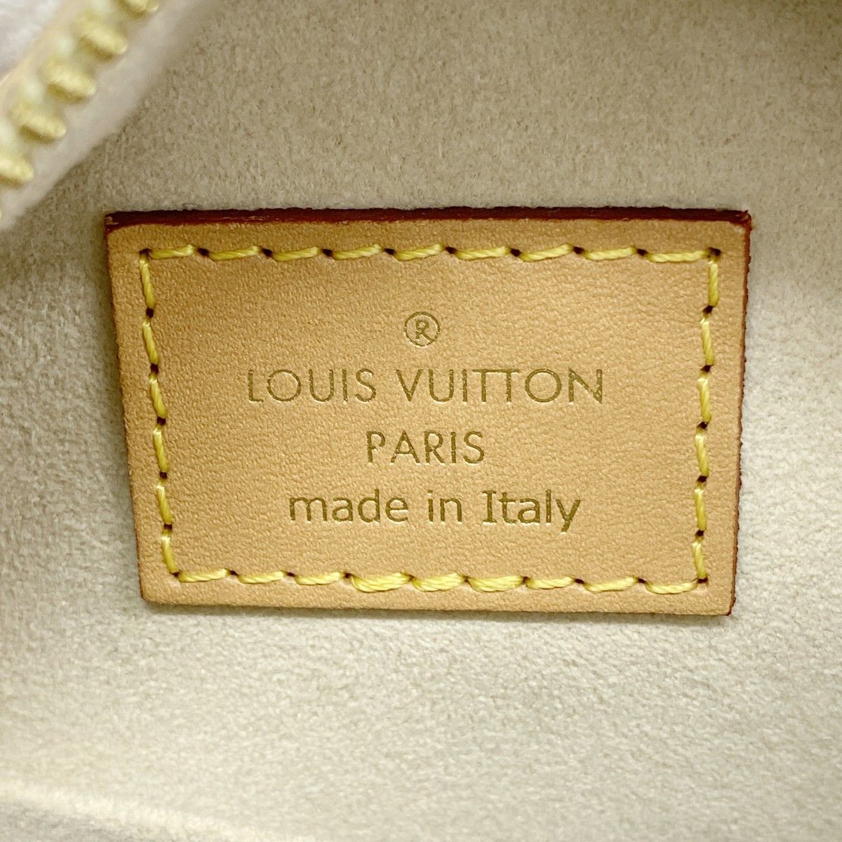 Louis Vuitton Shoulder Bag Damier Azur Boite Chapel PM White — view 5