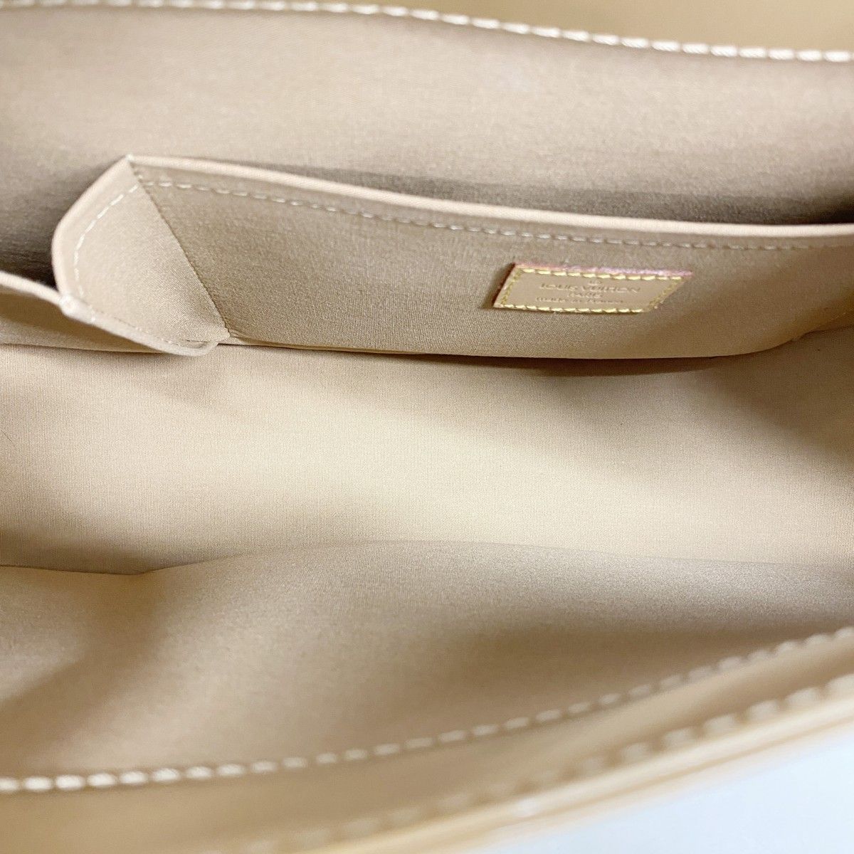 Louis Vuitton Boston Bag Vernis Biscayne Bay GM Noisette — view 4