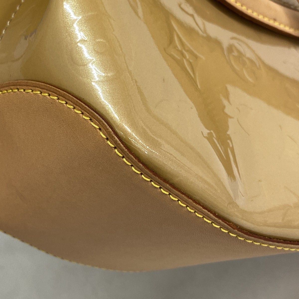 Louis Vuitton Boston Bag Vernis Biscayne Bay GM Noisette — view 6