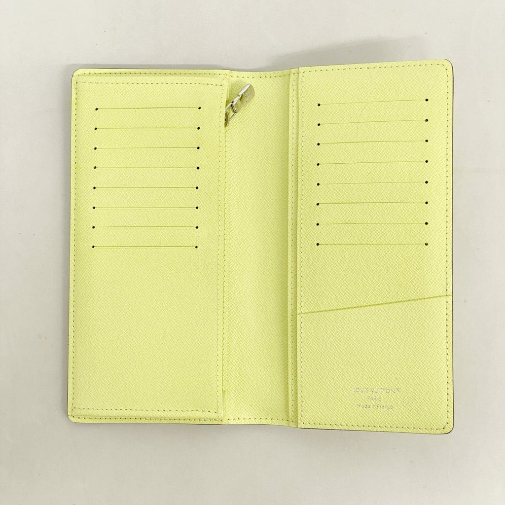 Louis Vuitton Wallet Taigarama Portefeuille Brazza Lemon — view 3