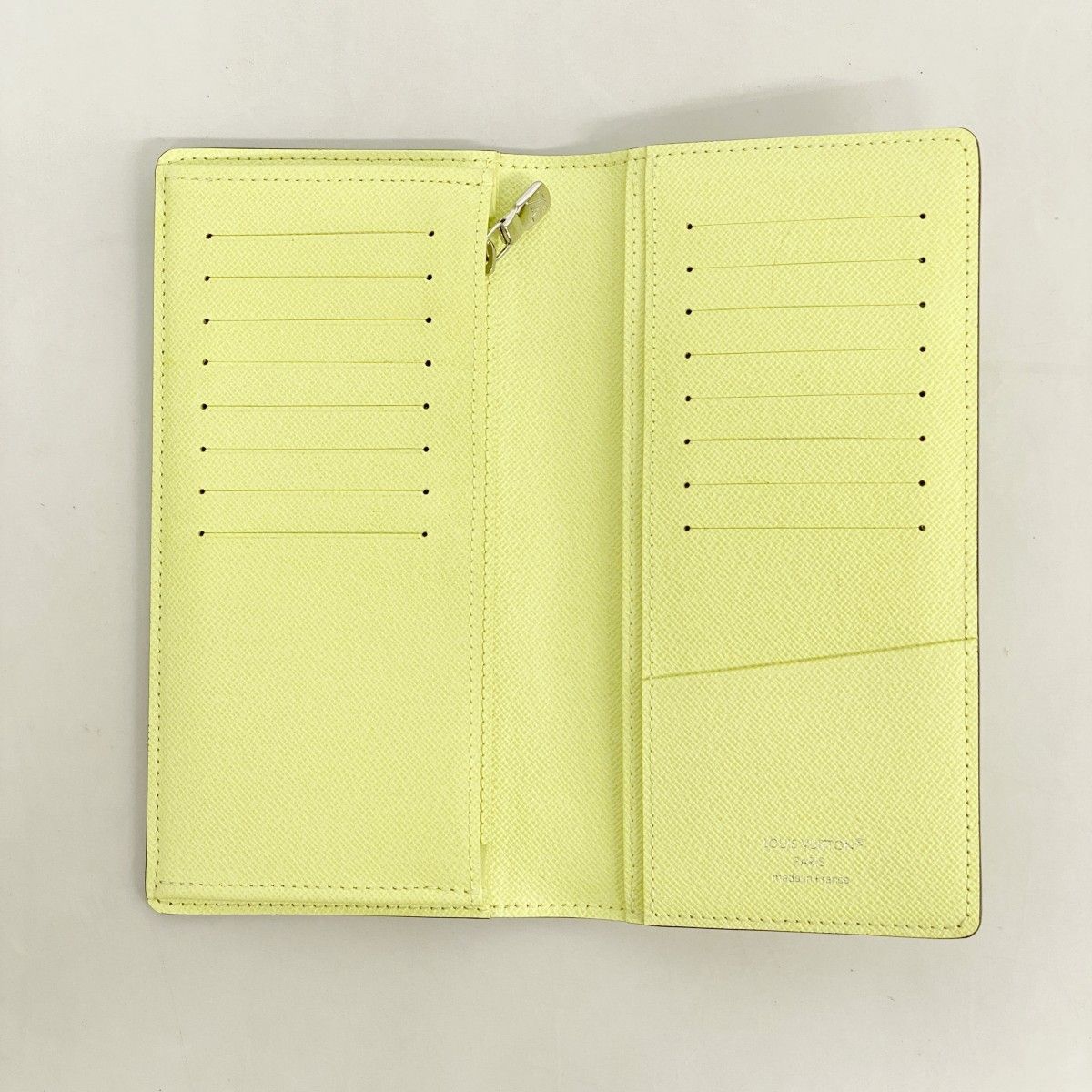 Louis Vuitton Wallet Taigarama Portefeuille Brazza Lemon — view 3
