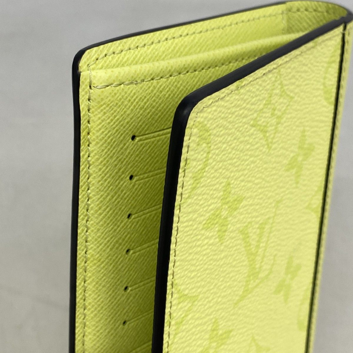 Louis Vuitton Wallet Taigarama Portefeuille Brazza Lemon — view 6