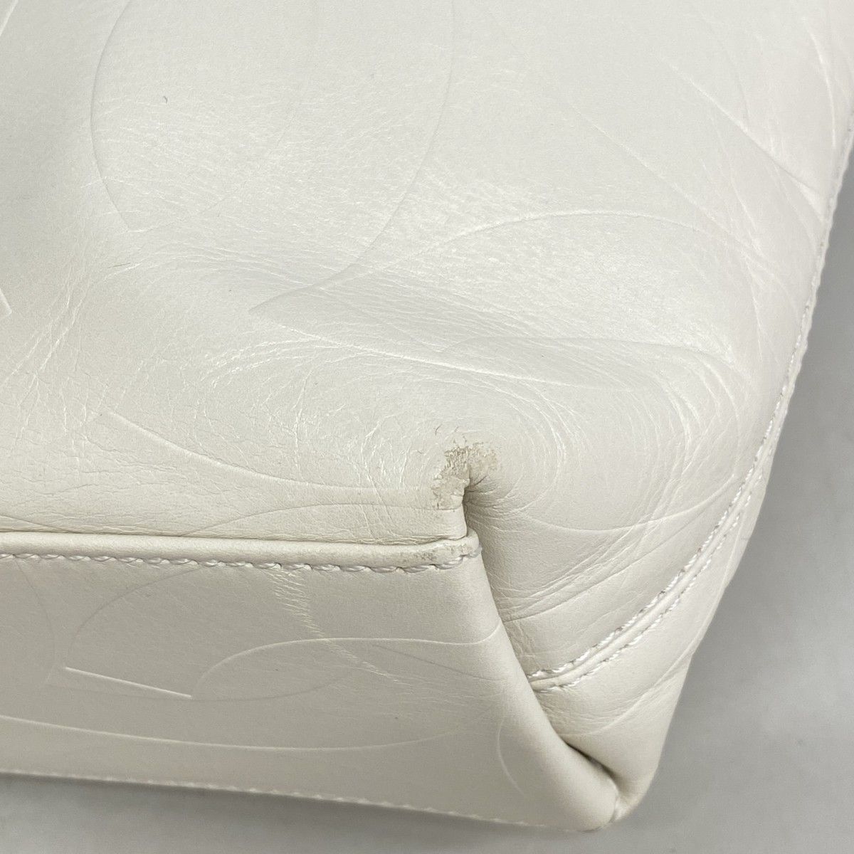 Chanel Tote Leather White Gold — view 6