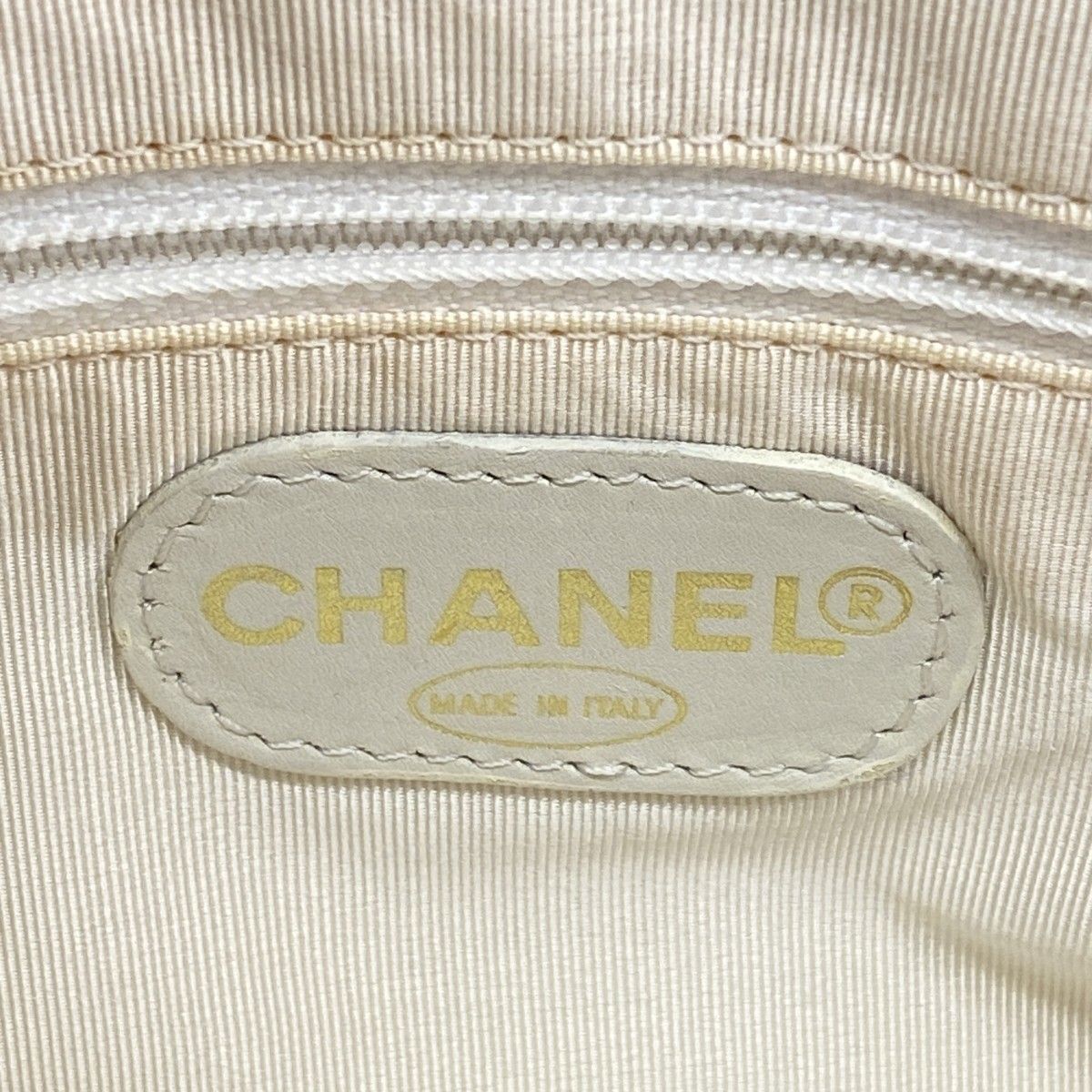 Chanel Tote Leather White Gold — view 5
