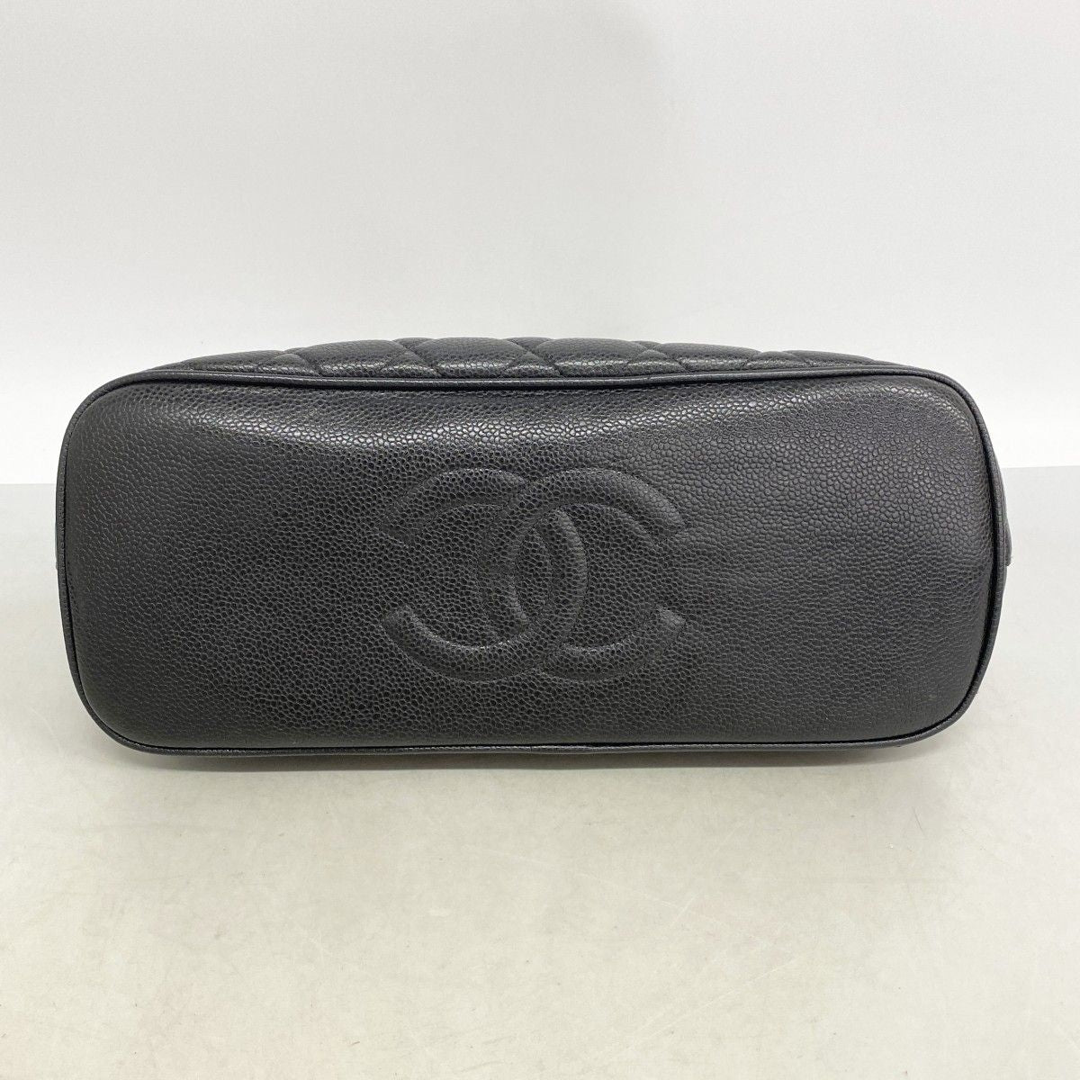 Chanel Shoulder Bag Quilted Caviar Leather Black Gold — view 3